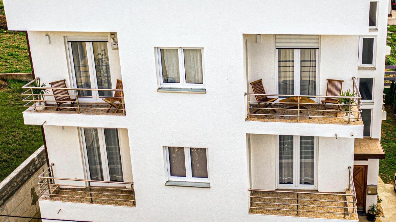 Apartman Aqua Podstrana Luaran gambar